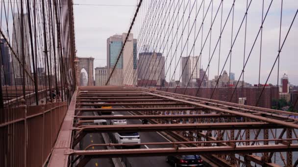 Cars Driving Brooklyn Bridge View Pedestrian Side Traffic Cables Metal — Video Stock