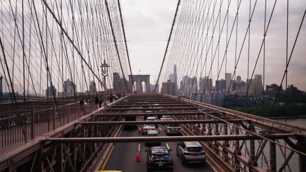 Cars Driving Brooklyn Bridge View Pedestrian Side Traffic Cables Metal — 图库视频影像