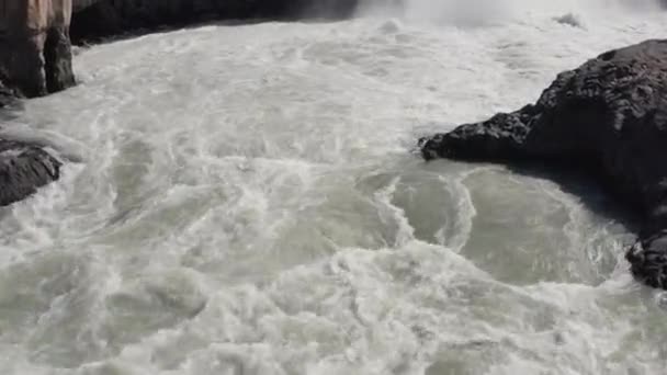 Medium Drone Flight White Water Rapids Mot Aldeyjarfoss Waterfall Island — Stockvideo