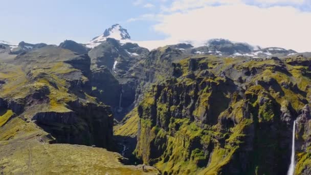 Aerial View Majestic Mulagljufur Canyon Waterfall Snow Capped Mountains Background — Stock Video