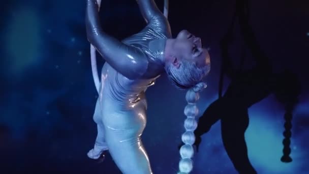 Flexible Woman Contortionist Wearing Shiny Outfit High Heels Performing Aerial — Stock Video