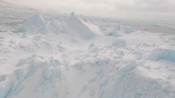 Bred Gopro Drone Flight White Frozen Landskap Grönland Mot Havet — Stockvideo