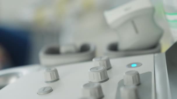 Zbliżenie Nowoczesnej Echokardiografii Ultradźwiękowej Szpitalu Powolny Ruch Strzał Racking Focus — Wideo stockowe