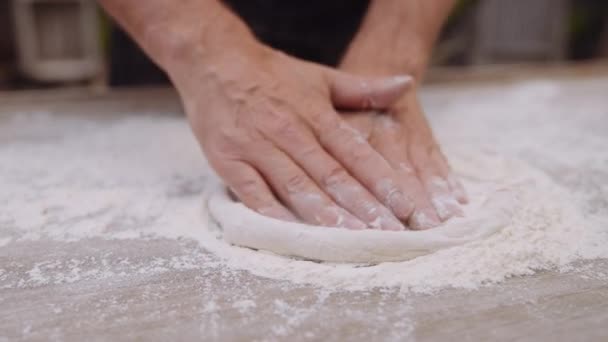 Slow Motion Close Shot Man Shaping Dough Forma Base Pizza — Vídeo de stock