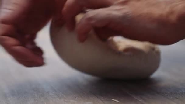 Slow Motion Close Handheld Shot Man Rolling Dough Forma Mesa — Vídeo de stock
