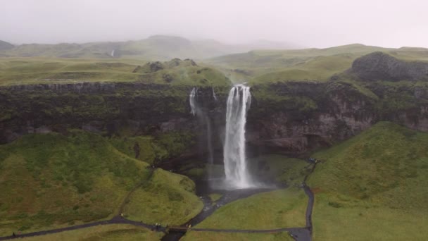 Aerial View Majestic Seljalandsfoss Waterfall Water Falls Power Stunning Scenery — Stock Video