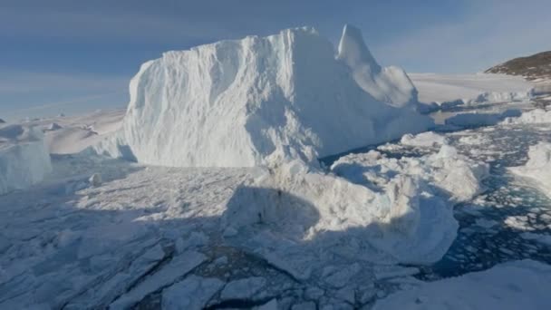 Brett Gopro Sköt Över Iskusten Och Grönlands Blå Hav — Stockvideo