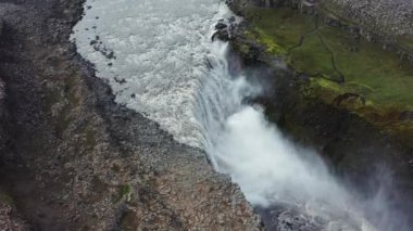 Vatnajokull Ulusal Parkı, İzlanda 'da Dettifoss Şelalesi' nin İHA uçağı
