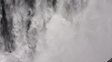 İzlanda, Vatnajokull Ulusal Parkı 'nda Yavaş Hareketli Statik Dettifoss Şelalesi Uçuşu