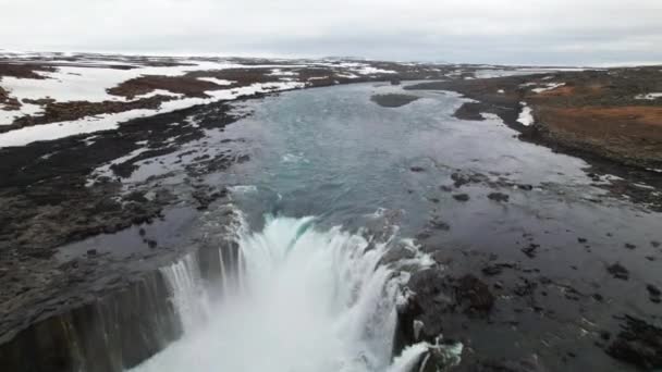 Drone Flight Pulling Tillbaka Från River Leading Till Dettifoss Waterfall — Stockvideo