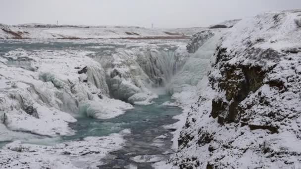 Široký Dron Sklápějící Nad Zamrzlým Gullfoss Golden Falls Vodopád Kaňonu — Stock video