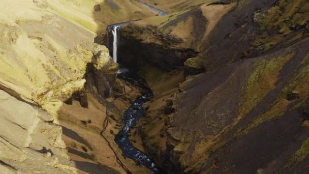 하늘에서 내린다 아이슬란드의 카메라는 천천히 움직입니다 파노라마 — 비디오
