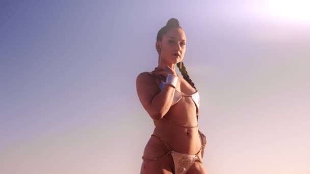 Střední Dolly Shot Away Beautiful Young Woman Silver Bikini Standing — Stock video