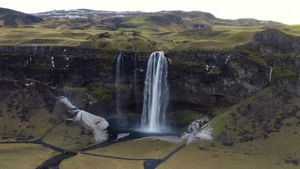 Amplo Zoom Drone Tiro Cachoeira Seljalandsfoss Paisagem Islândia — Vídeo de Stock