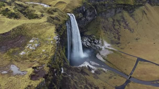 Wide Drone Flight Tilting Seljalandsfoss Waterfall Islândia — Vídeo de Stock