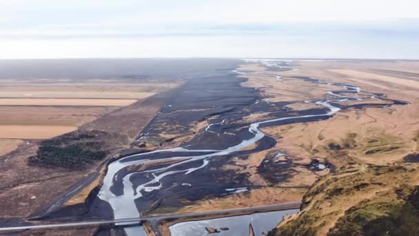 Wide Drone Flight Braided River Flat Icelandic Landscape — стокове відео