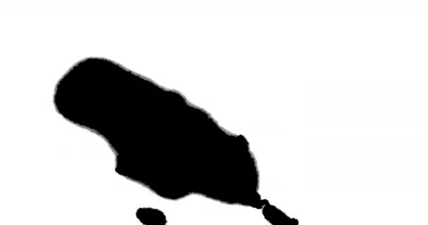 Закрыть Брешь Капельном Воздействии Черных Чернил Белую Поверхность — стоковое видео