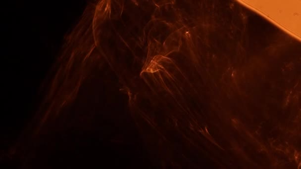 在黑色背景下发光橙色冲撞灯中移动抽象形状的闭锁 — 图库视频影像