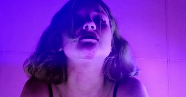 Close Handheld Shot Contortionist Looking Camera Purple Lit Room — Stok Video