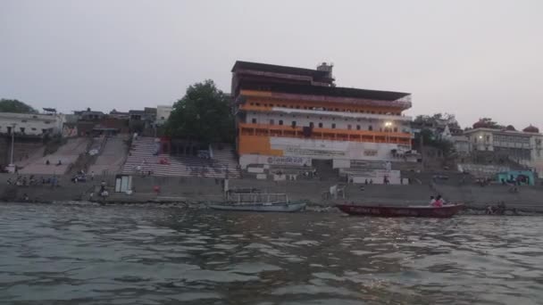 Vedere Barca Orașul Varanasi Râul Gange Sacru Linia Salvare Milioane — Videoclip de stoc