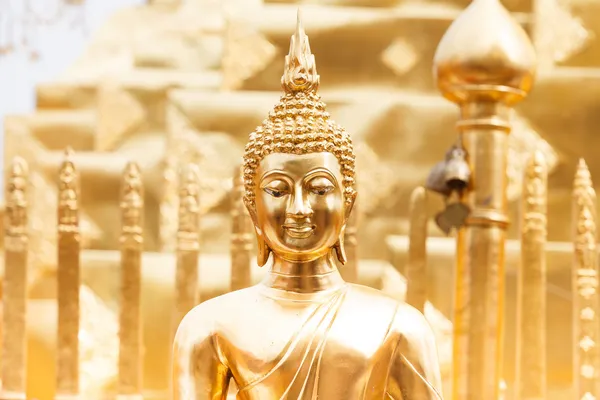 Golden Thai buddha — Stockfoto