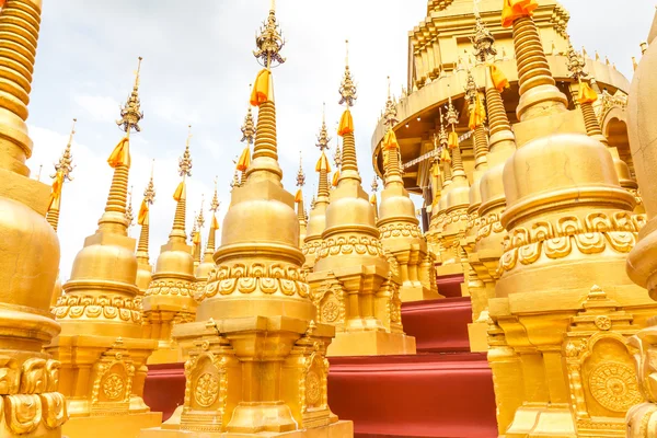 Pagoda wat-sawangboon içinde — Stok fotoğraf
