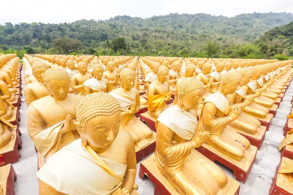 Goldener Buddha im Buddha Memorial Park — Stockfoto