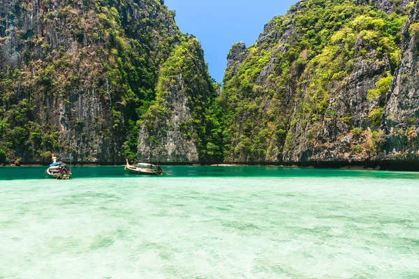 Bay at Phi phi island in Thailand — Stock Photo, Image