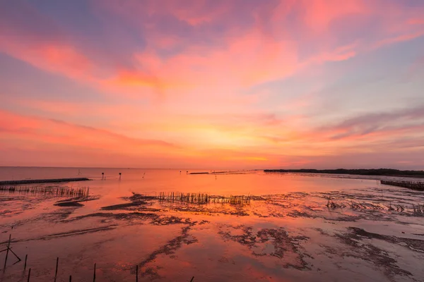 Bellissimo tramonto nel mare — Foto Stock