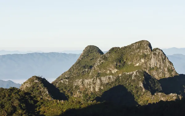 Vista de Doi Chiang Dao montanha — Fotografia de Stock