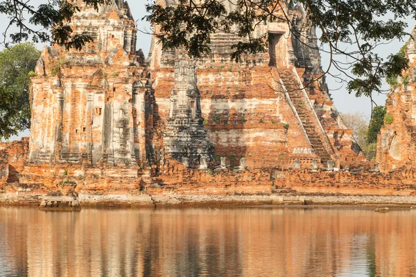 Inondations Temple Chaiwatthanaram à Ayutthaya — Photo