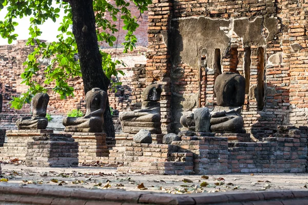 Zřícenina sochy Buddhy v historický park, — Stock fotografie