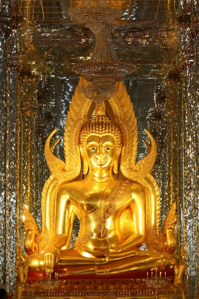 Zlatých buddhů. — Stock fotografie