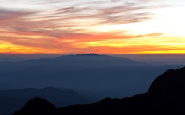 gün batımı görünümü işaret doi chiang dao dağdan