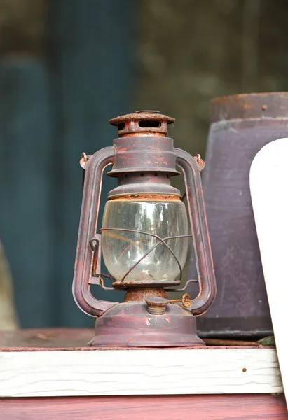 Старая лампа, ураганная лампа — стоковое фото