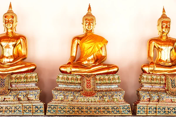 Zlatý buddha v chrámu, bangkok, Thajsko — Stock fotografie