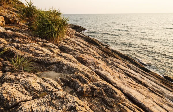 Before beatiful sunrise on the rocks, Rayong, Thailand. — Stock Photo, Image