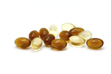 İlaç hapı beyaz arkaplanda izole edilmiş