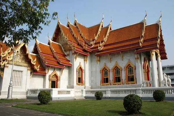 Bellissimo tempio tailandese Benjamaborphit . — Foto Stock