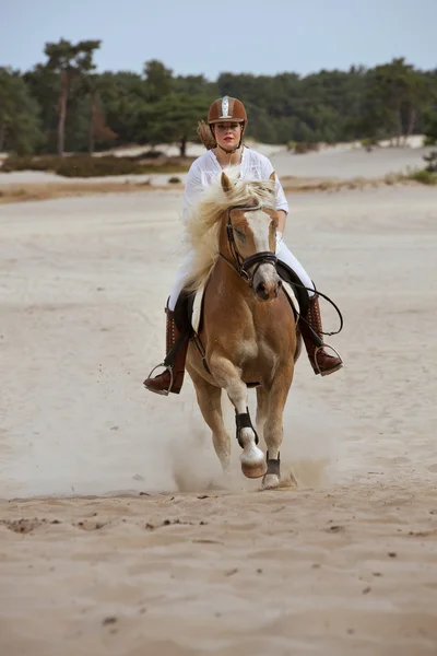 Horseriding in the dunes — Stock Photo, Image