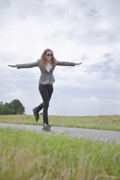 Skating woman — Stock Photo, Image