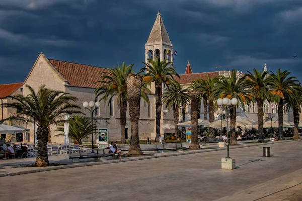 Trogir Chorwacja Września 2021 Promenada Wzdłuż Molo Starego Weneckiego Miasta — Zdjęcie stockowe