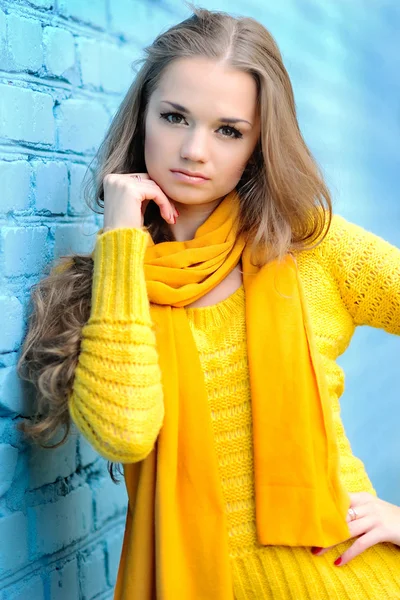 Portrait of a beautiful girl in a knitted sweater — Stock Photo, Image