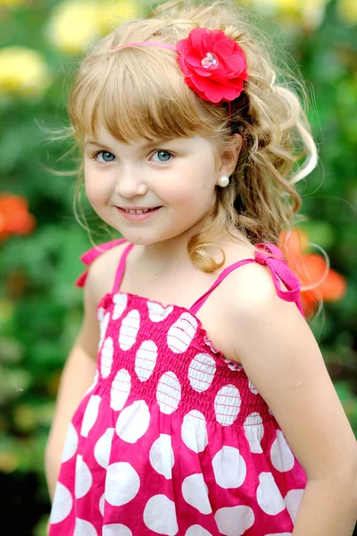 Portrait of little girl outdoors in summer — Stock Photo, Image