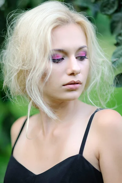 Portrait of a beautiful blonde girl outdoors in summer — Stock Photo, Image