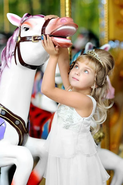 Retrato de una princesa de belleza y moda —  Fotos de Stock