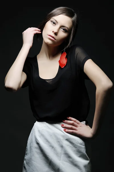 Retrato de una hermosa chica en el estudio — Foto de Stock