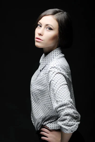 Retrato de uma menina bonita em estúdio — Fotografia de Stock