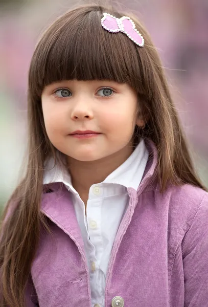 Ritratto di bambina all'aperto — Foto Stock