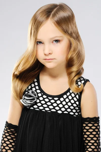 Elegante bambina in studio — Foto Stock